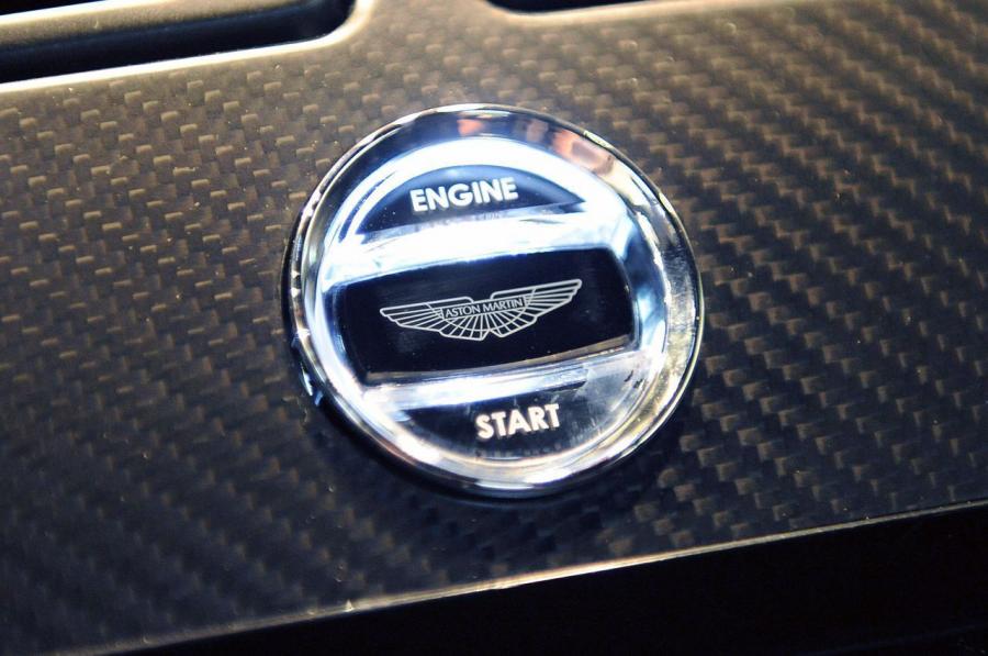 Детали интерьера Aston Martin V12 Zagato 2012 года  (WW) (фото 13 из 97)